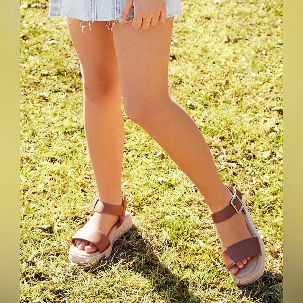 Girl’s Tan Leather Buckle Strap Wedge Sandals, Size 2 Little Girl